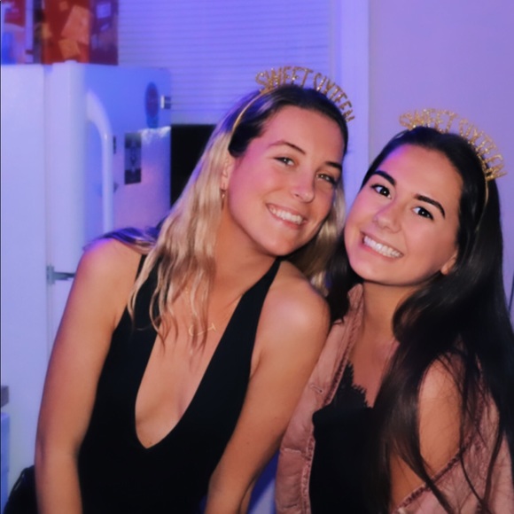 Meet your Posher, Ariel - Picture 1 of 1